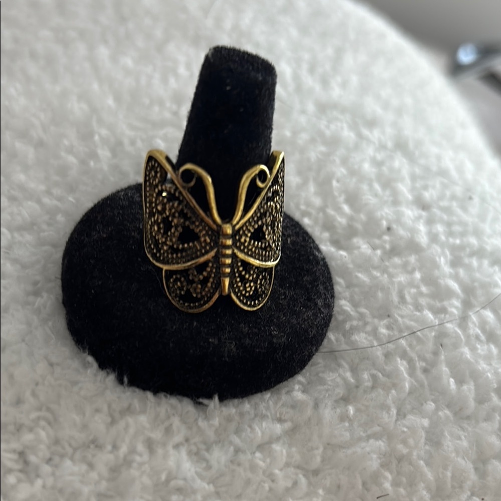 Elegant Gold Butterfly Ring